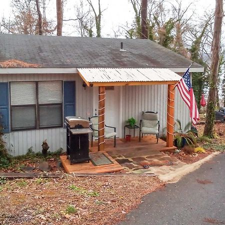 Paradise Cove Cabin With Boathouse And Dock Guntersville Exteriör bild