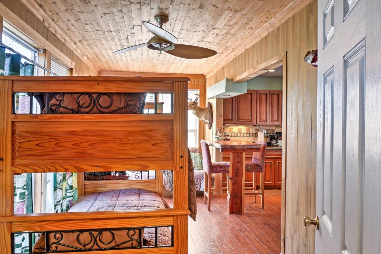 Paradise Cove Cabin With Boathouse And Dock Guntersville Exteriör bild