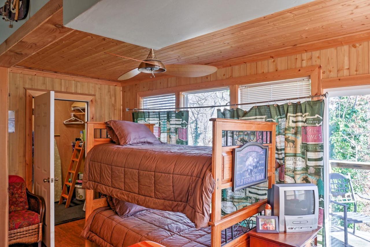 Paradise Cove Cabin With Boathouse And Dock Guntersville Exteriör bild